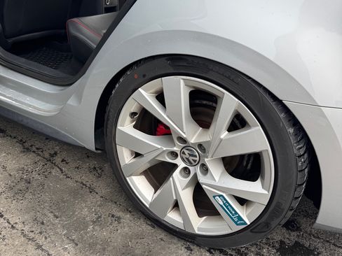 Used 2015 Volkswagen Jetta GLI SE image 9