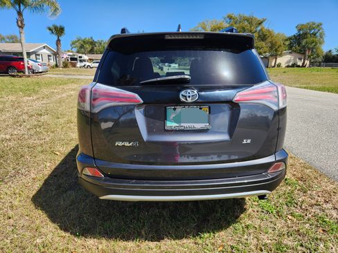 Used 2018 Toyota RAV4 SE w/ Power Extra Value Package image 8