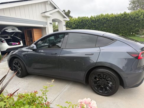 Used 2022 Tesla Model Y Long Range AWD/4WD image 4