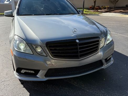 Used 2011 Mercedes-Benz E 550 Sedan image 2