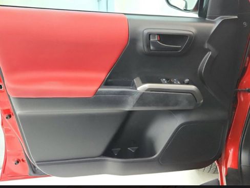 Used 2018 Toyota Tacoma SR5 image 15