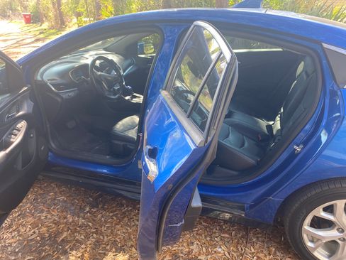 Used 2017 Chevrolet Volt Premier w/ Driver Confidence II Package image 8