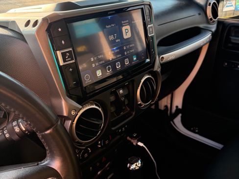 Used 2018 Jeep Wrangler Unlimited Sahara image 19