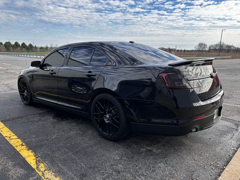 Used 2013 Ford Taurus SHO AWD/4WD image 2