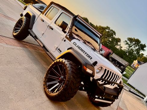 Used 2020 Jeep Gladiator Sport w/ Quick Order Package 24S image 13