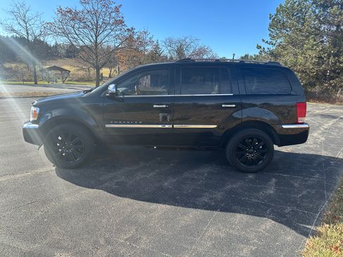 Used 2008 Chrysler Aspen Limited image 5