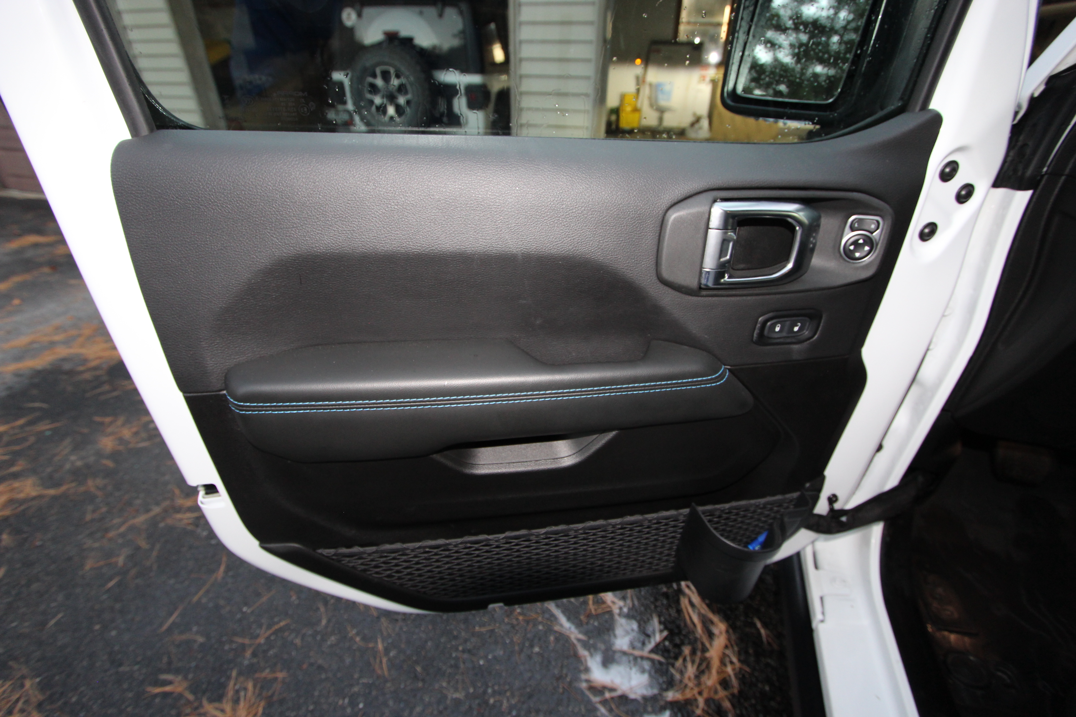 Used 2025 Jeep Wrangler Unlimited Rubicon 4xe AWD/4WD image 25