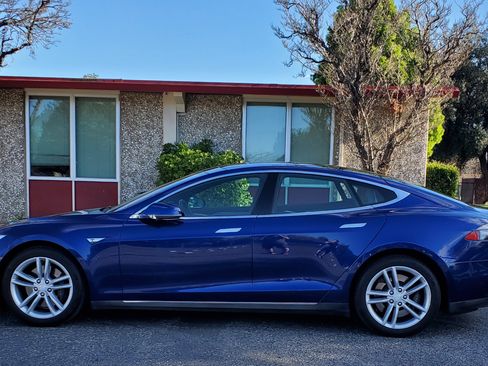 Used 2015 Tesla Model S 70 image 5