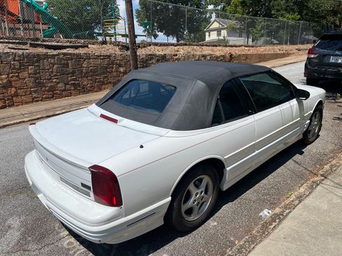 Used 1995 Oldsmobile Cutlass Supreme Convertible image 2