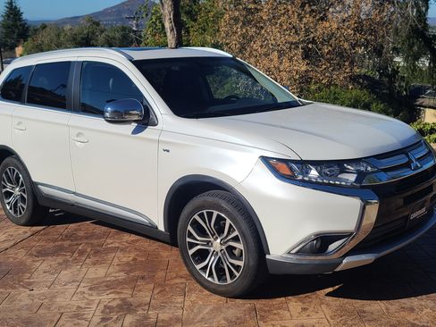 Used 2016 Mitsubishi Outlander GT image 10