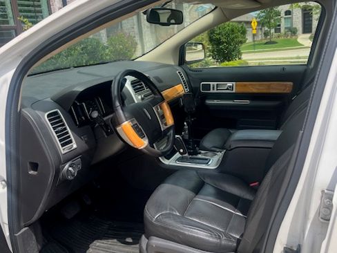 Used 2010 Lincoln MKX AWD image 9