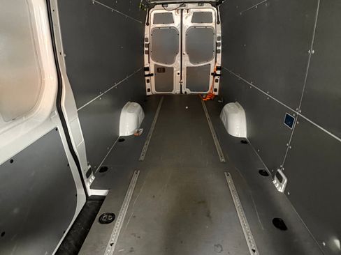 Used 2010 Mercedes-Benz Sprinter 2500 image 7