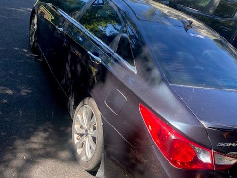 Used 2013 Hyundai Sonata SE w/ Navigation & Sunroof Pkg FWD image 2