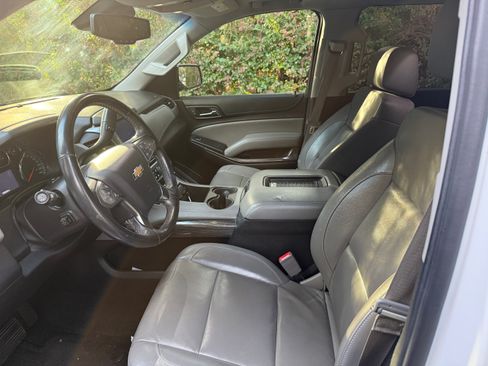 Used 2016 Chevrolet Suburban LT image 12