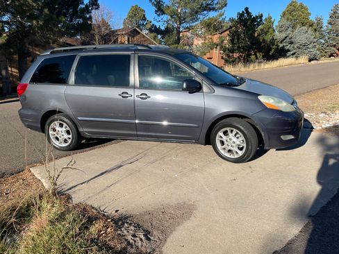 Used 2006 Toyota Sienna XLE Limited image 1