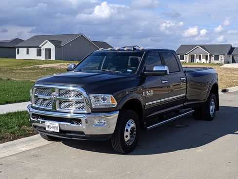 Used 2017 RAM 3500 Laramie image 2