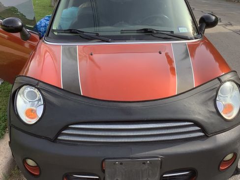 Used 2011 MINI Cooper Hardtop image 1