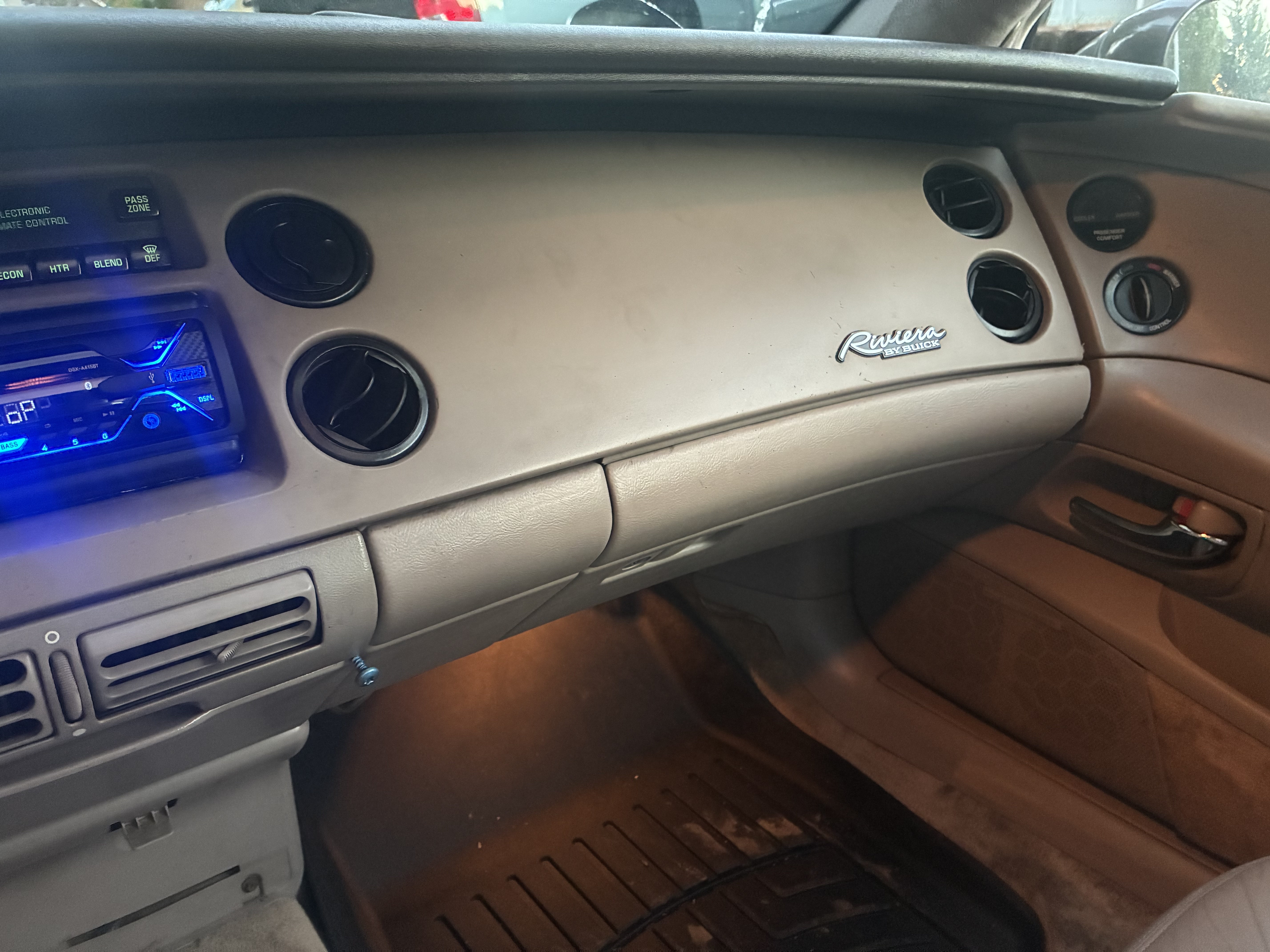 Used 1995 Buick Riviera Supercharged Coupe FWD image 18