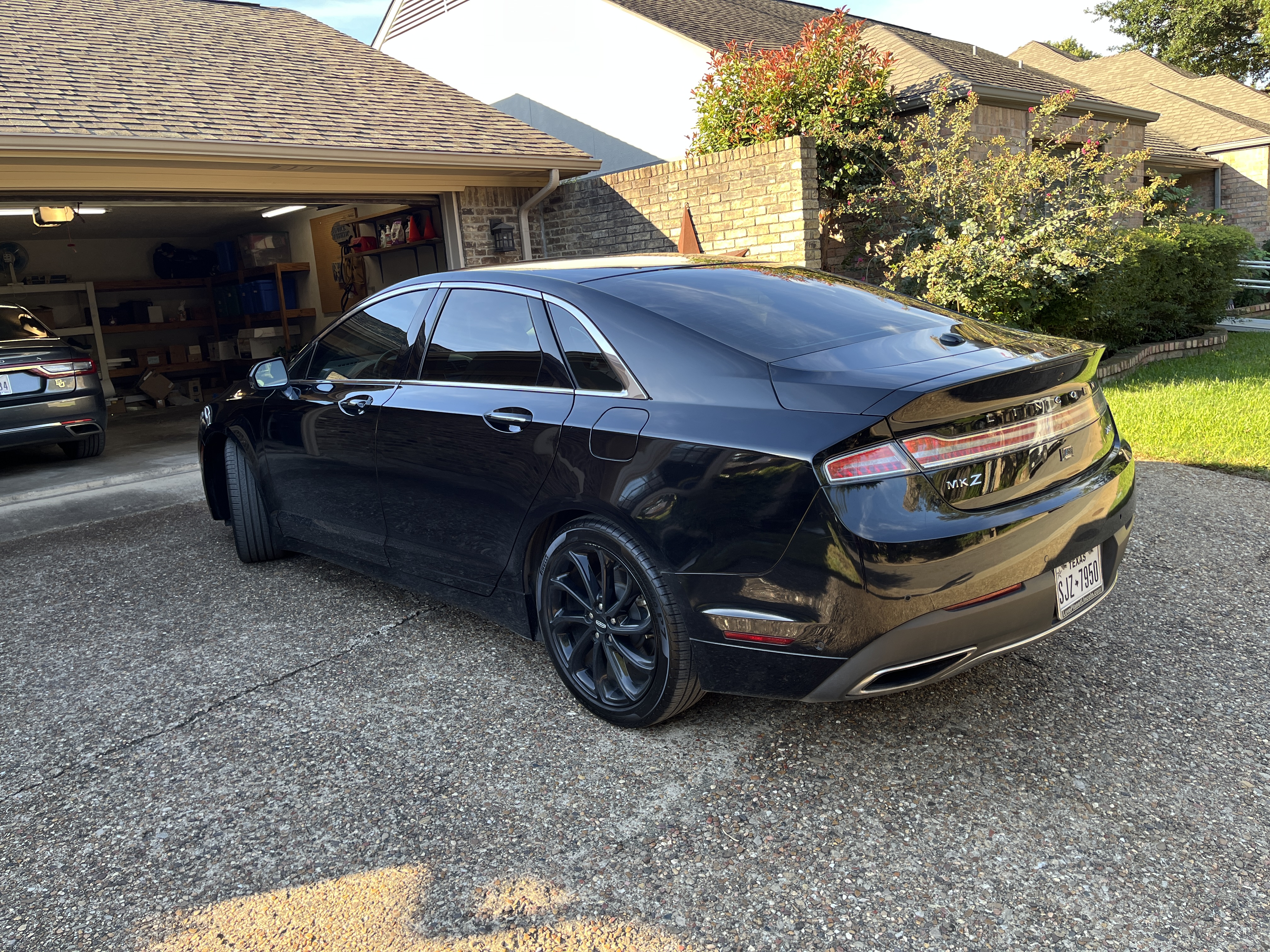 Used 2020 Lincoln MKZ Reserve w/ Monochromatic Package FWD image 2
