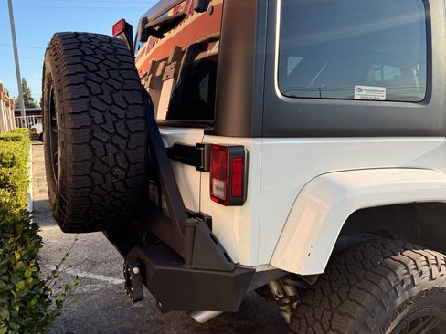 Used 2018 Jeep Wrangler Unlimited Sahara image 11