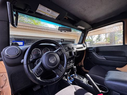 Used 2013 Jeep Wrangler Sport w/ Connectivity Group AWD/4WD image 9
