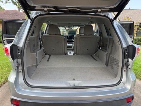 Used 2015 Toyota Highlander XLE FWD image 19