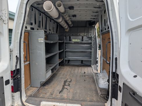 Used 2020 Nissan NV 2500 SV image 22