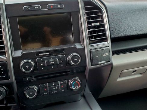 Used 2018 Ford F150 XLT w/ Equipment Group 302A Luxury image 11