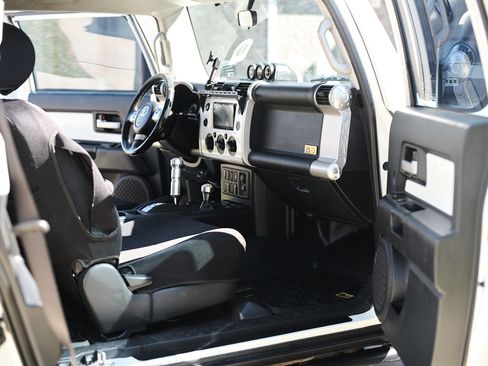 Used 2008 Toyota FJ Cruiser 4WD image 13