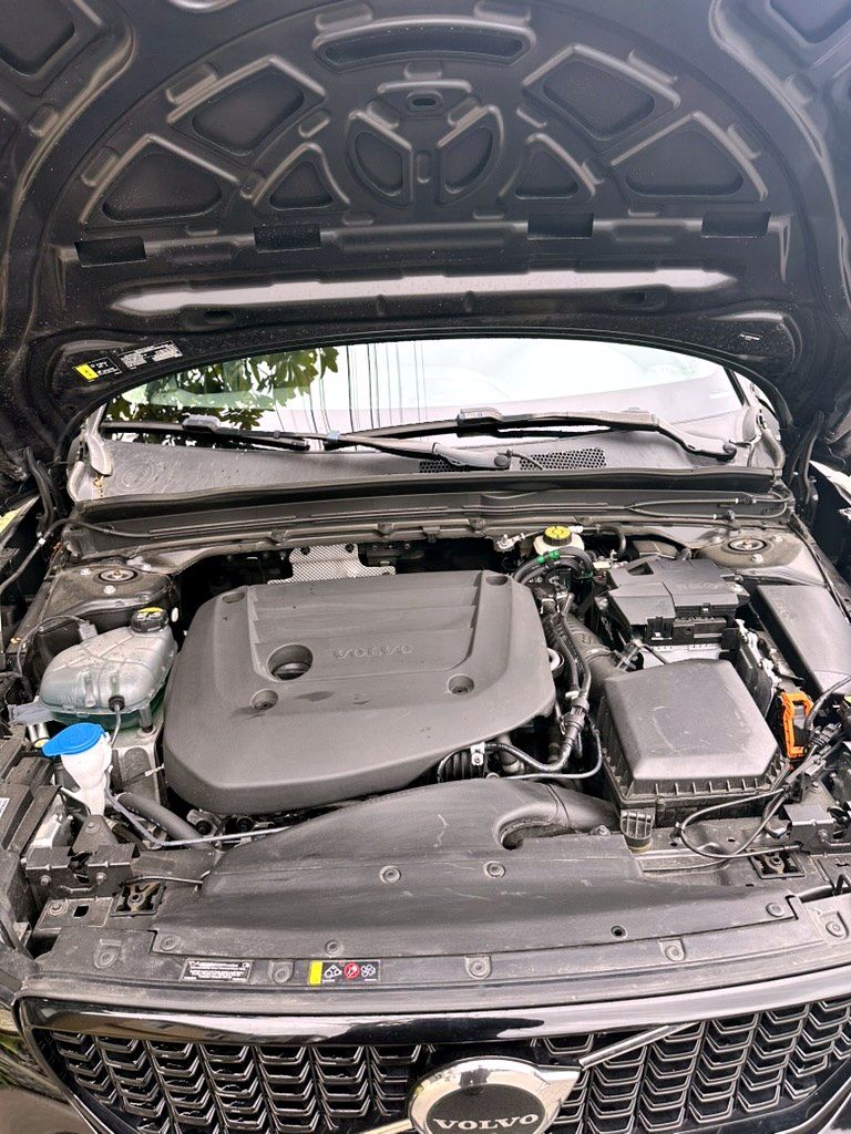 Used 2025 Volvo XC40 B5 Plus AWD/4WD image 10