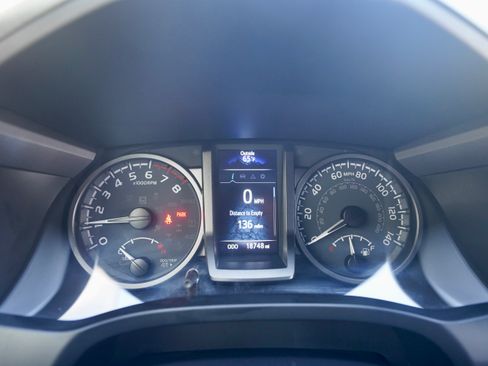 Used 2022 Toyota Tacoma TRD Sport image 6