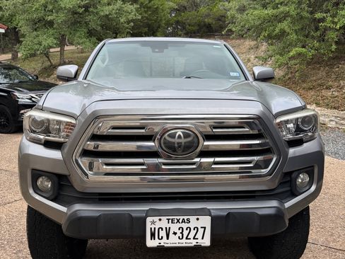 Used 2018 Toyota Tacoma SR5 RWD image 9