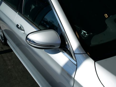 Used 2018 Mercedes-Benz E 400 4MATIC Sedan image 6