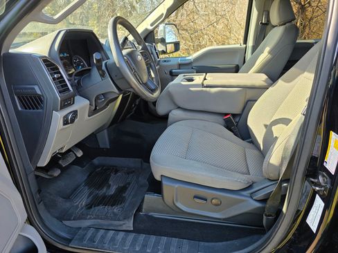 Used 2022 Ford F350 XLT w/ XLT Premium Package image 14