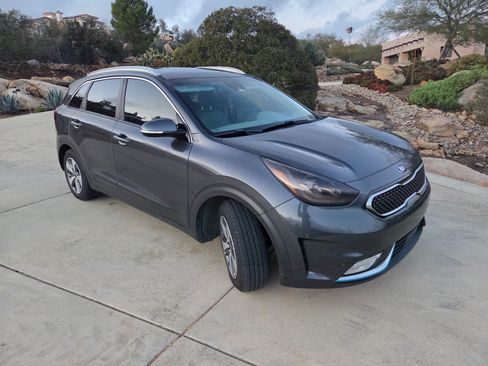 Used 2018 Kia Niro EX Premium image 10