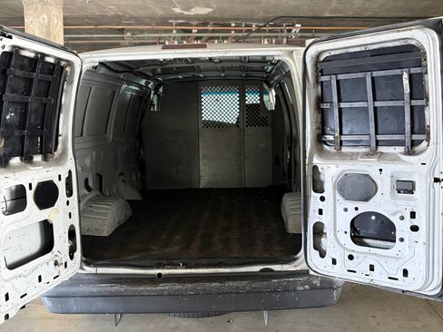Used 2004 Ford E-150 and Econoline 150 image 11