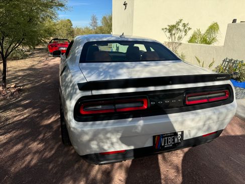 Used 2016 Dodge Challenger SRT Hellcat RWD image 4