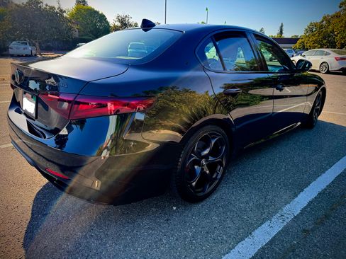 Used 2019 Alfa Romeo Giulia w/ Quick Order Package 22K Sport RWD image 10