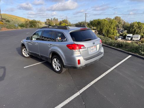 Used 2013 Subaru Outback 2.5i Premium w/ All-Weather Pkg image 2