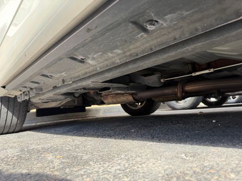 Used 2004 Lincoln Town Car Ultimate image 14