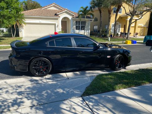 Used 2019 Dodge Charger Scat Pack w/ Plus Group image 4