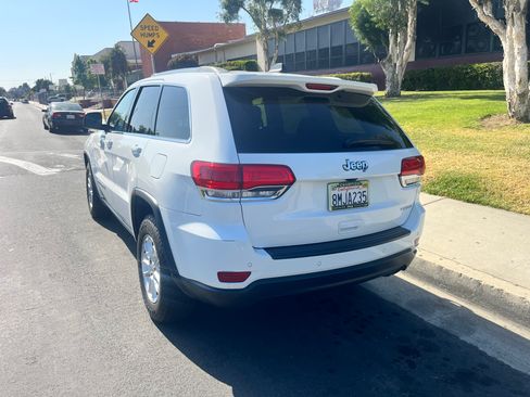 Used 2019 Jeep Grand Cherokee Laredo RWD image 2