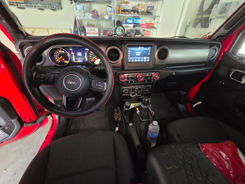 Used 2020 Jeep Wrangler Unlimited Sport image 9