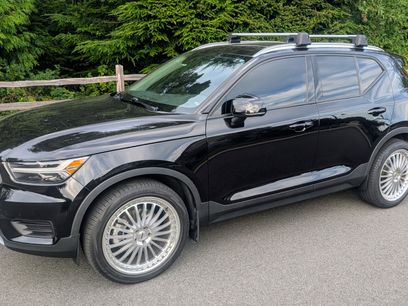 Used 2020 Volvo XC40 T4 Momentum w/ Protection Package Premier