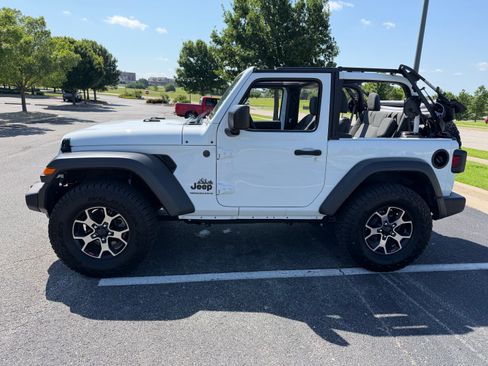 Used 2025 Jeep Wrangler Sport AWD/4WD image 12
