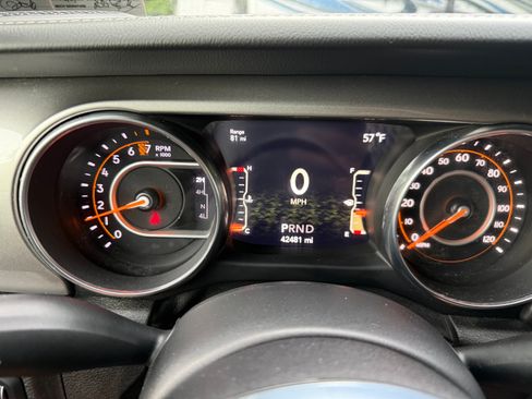 Used 2018 Jeep Wrangler Unlimited Sahara w/ Cold Weather Group AWD/4WD image 8
