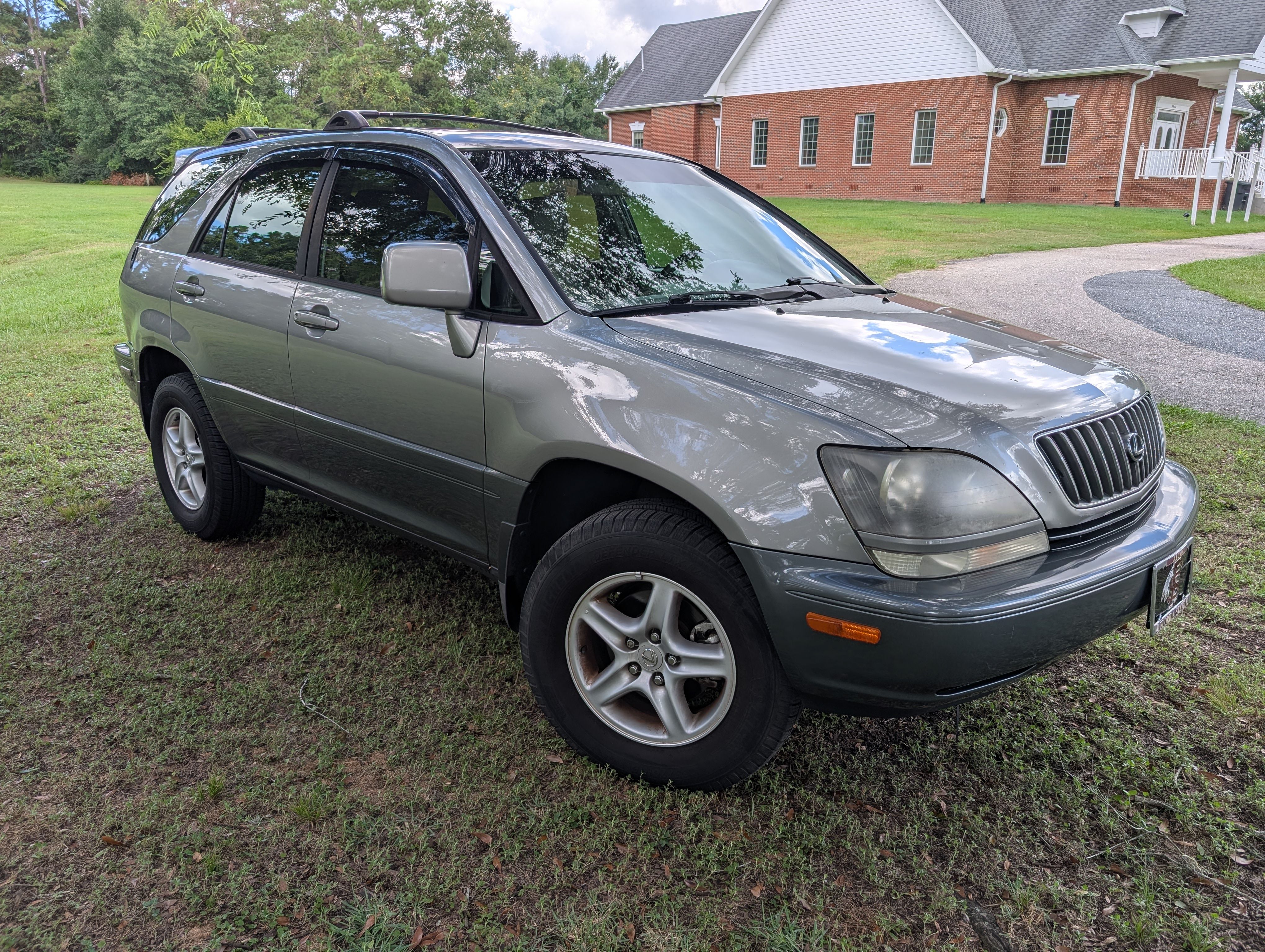 Used 2000 Lexus RX 300 w/ Premium Pkg FWD image 9