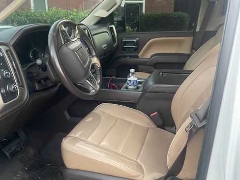 Used 2017 GMC Sierra 2500 Denali w/ Duramax Plus Package image 6