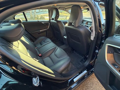 Used 2016 Volvo S60 T5 Premier w/ Climate Package image 12