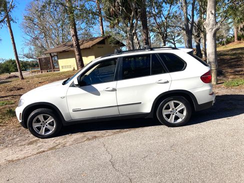 Used 2011 BMW X5 xDrive35d image 2